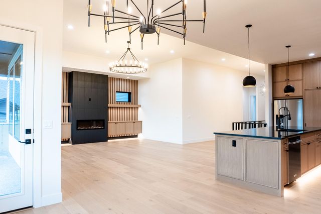 3717 E Woodhue Street, Springfield, MO 65802