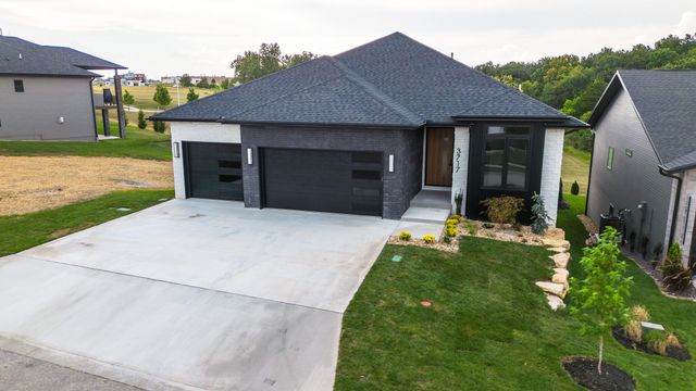 3717 E Woodhue Street, Springfield, MO 65802