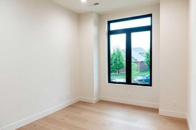 3717 E Woodhue Street, Springfield, MO 65802