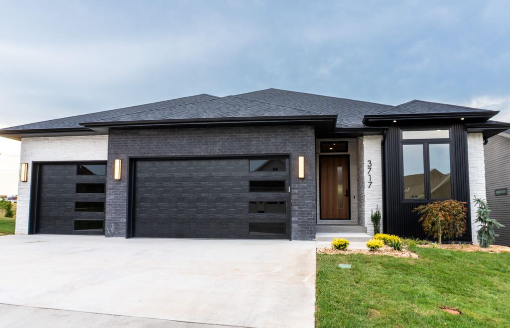 3717 E Woodhue Street, Springfield, MO 65802