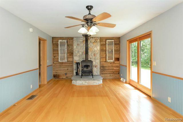 7653 Chase Lake Road, Fowlerville, MI 48836