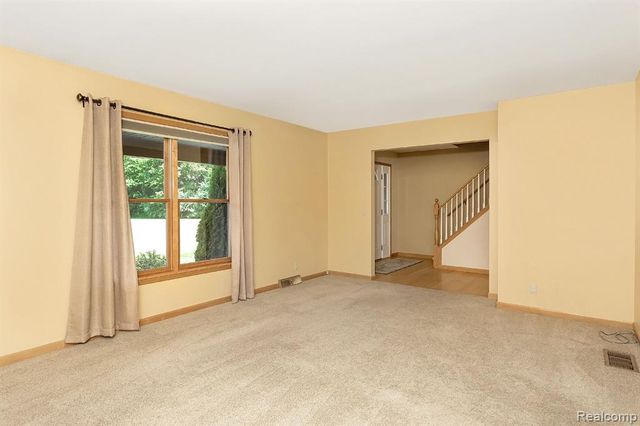 7653 Chase Lake Road, Fowlerville, MI 48836