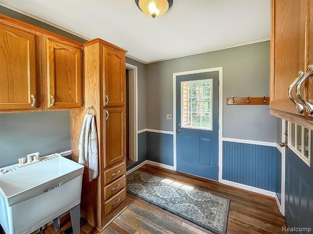 7653 Chase Lake Road, Fowlerville, MI 48836