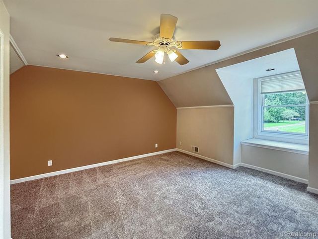 7653 Chase Lake Road, Fowlerville, MI 48836