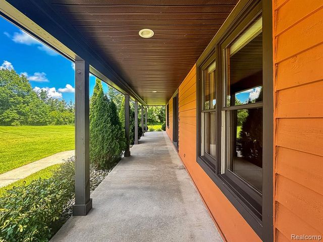 7653 Chase Lake Road, Fowlerville, MI 48836