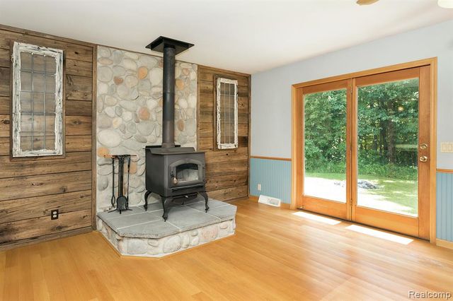 7653 Chase Lake Road, Fowlerville, MI 48836