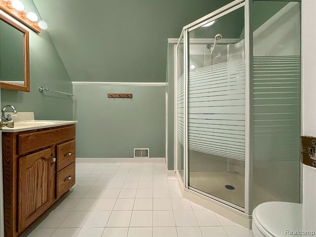 7653 Chase Lake Road, Fowlerville, MI 48836