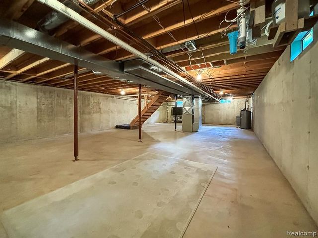 7653 Chase Lake Road, Fowlerville, MI 48836