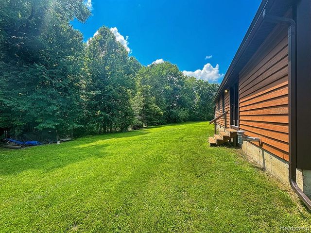 7653 Chase Lake Road, Fowlerville, MI 48836