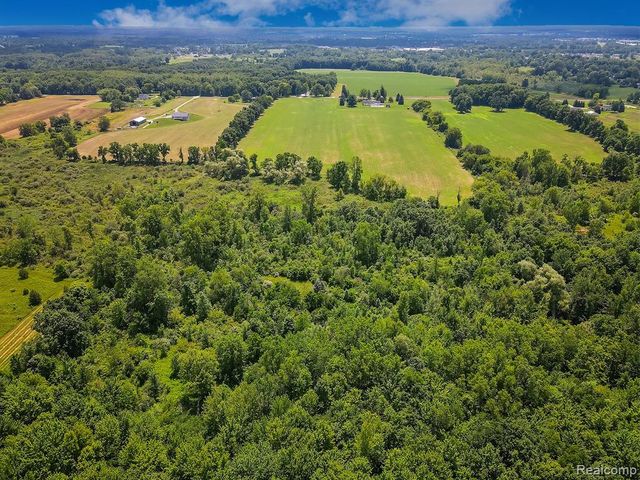 7653 Chase Lake Road, Fowlerville, MI 48836