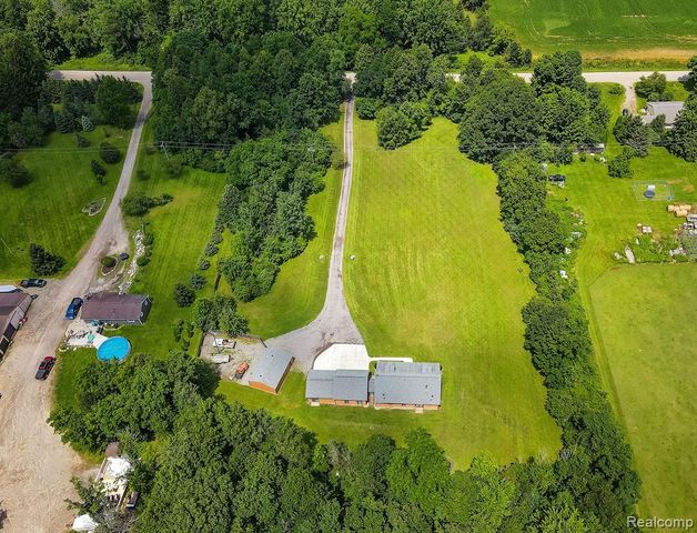 7653 Chase Lake Road, Fowlerville, MI 48836