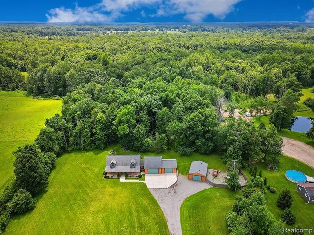 7653 Chase Lake Road, Fowlerville, MI 48836