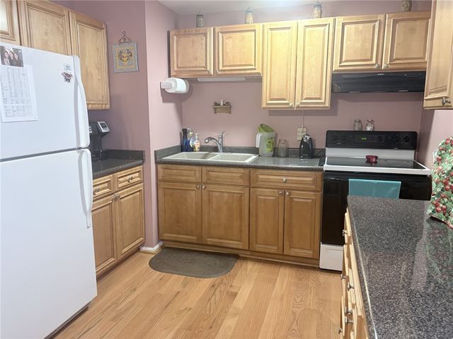 5764 Clover Meadow Lane, Farmington, NY 14425