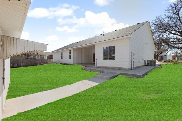 600 S Trotter, Maize, KS 67101