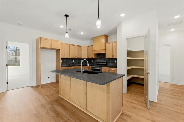 600 S Trotter, Maize, KS 67101