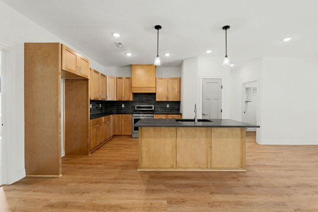 600 S Trotter, Maize, KS 67101