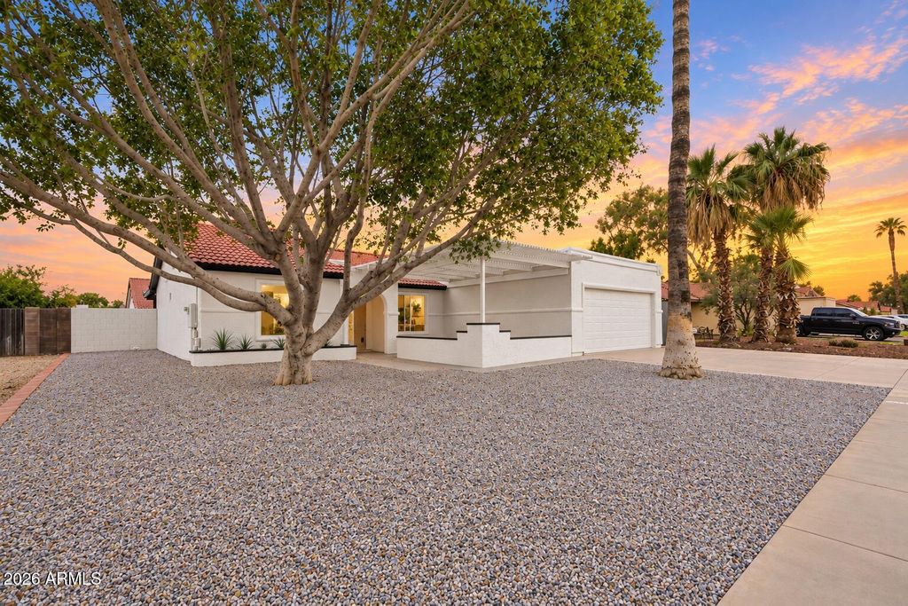 6401 W IRONWOOD Drive, Glendale, AZ 85302 — photo 2