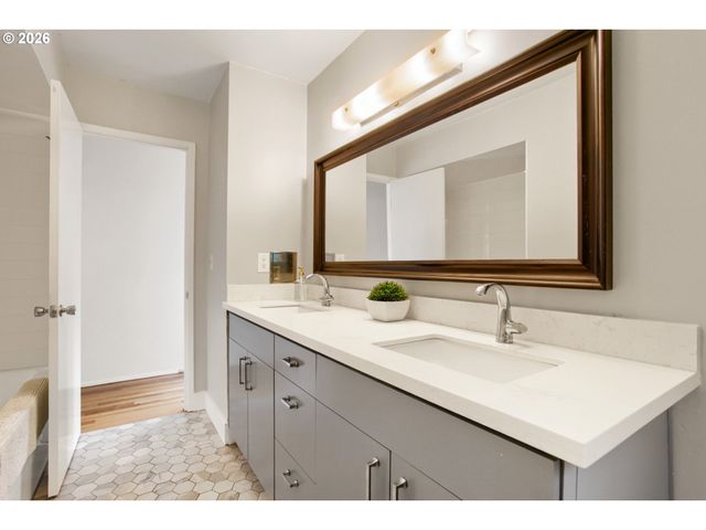 6255 Sw OLD SCHOLLS FERRY Rd, Portland, OR 97223