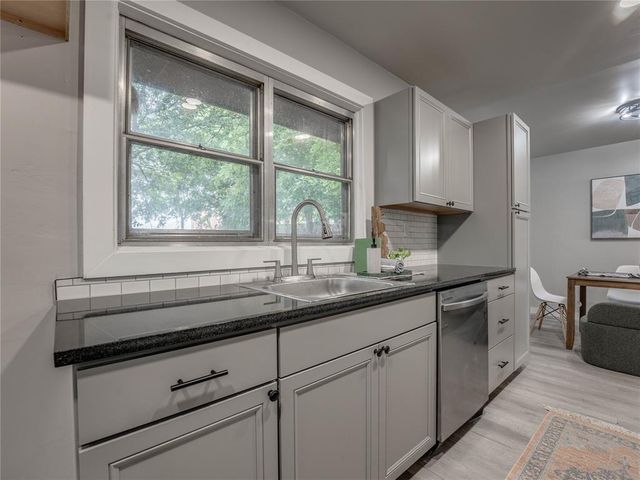2016 W Noble Avenue, Guthrie, OK 73044