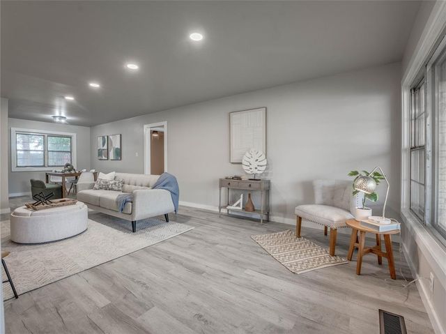 2016 W Noble Avenue, Guthrie, OK 73044