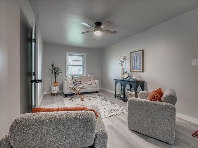 2016 W Noble Avenue, Guthrie, OK 73044