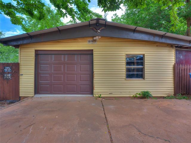 2016 W Noble Avenue, Guthrie, OK 73044