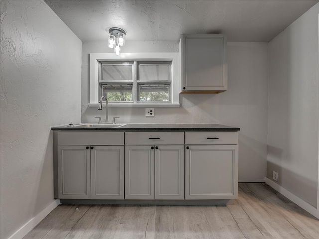 2016 W Noble Avenue, Guthrie, OK 73044
