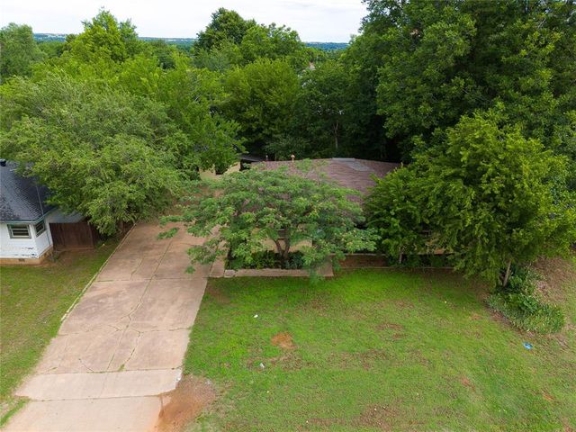 2016 W Noble Avenue, Guthrie, OK 73044