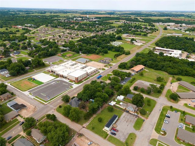 2016 W Noble Avenue, Guthrie, OK 73044