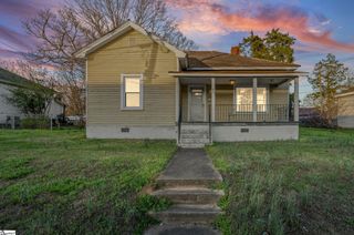 38 N Greenwood Avenue, Ware Shoals, SC 29692