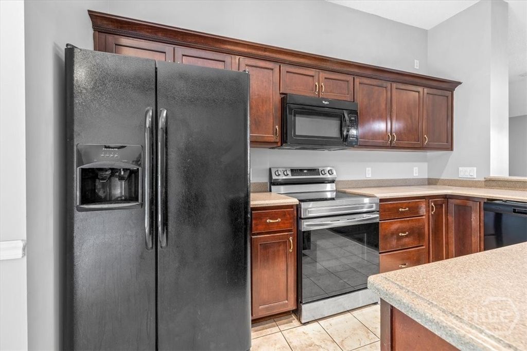 Image 12 of property listing at 85 Oak Ridge Circle, Richmond Hill, GA 31324