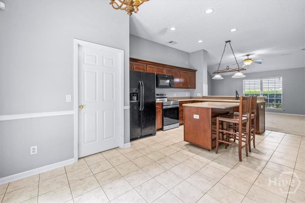 Image 15 of property listing at 85 Oak Ridge Circle, Richmond Hill, GA 31324