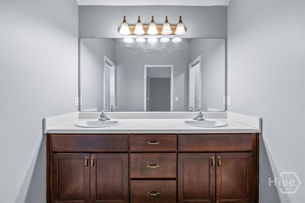 Image 18 of property listing at 85 Oak Ridge Circle, Richmond Hill, GA 31324
