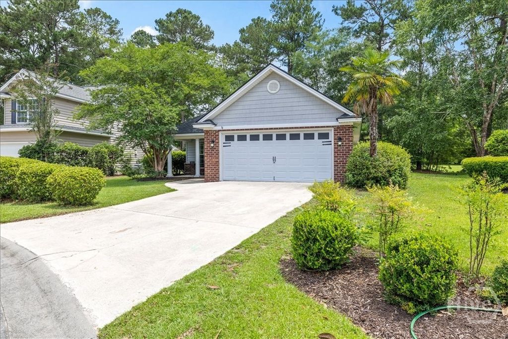Image 2 of property listing at 85 Oak Ridge Circle, Richmond Hill, GA 31324