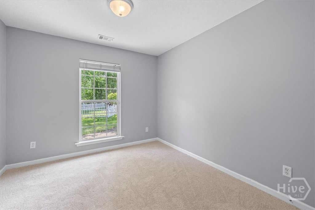 Image 21 of property listing at 85 Oak Ridge Circle, Richmond Hill, GA 31324