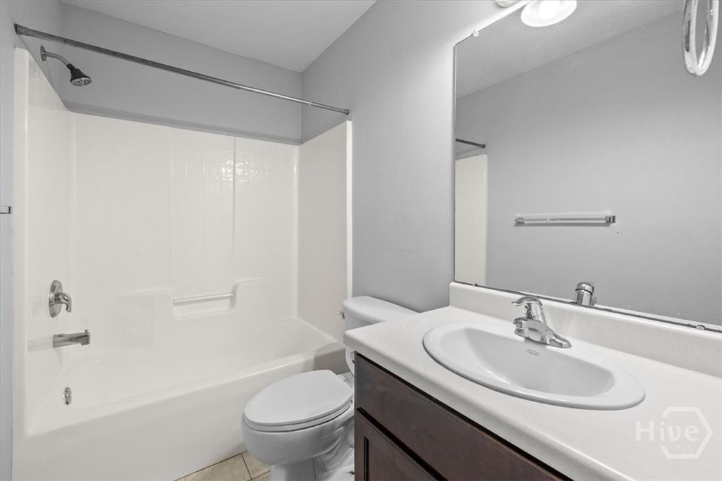 Image 25 of property listing at 85 Oak Ridge Circle, Richmond Hill, GA 31324