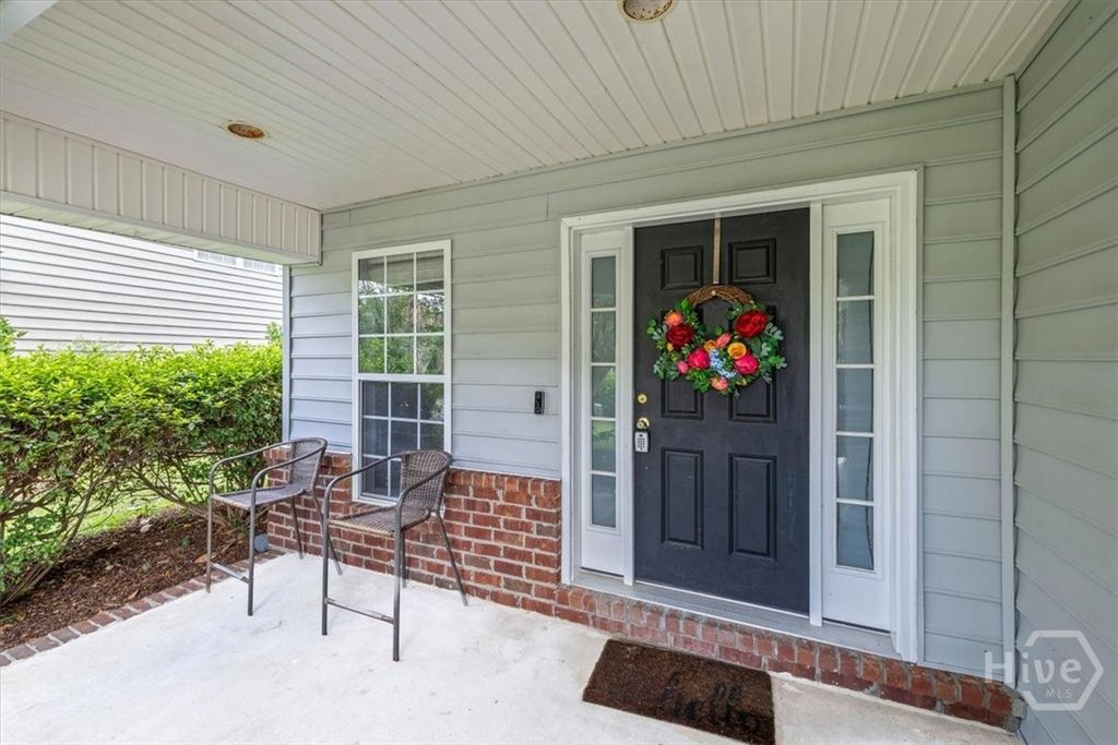 Image 4 of property listing at 85 Oak Ridge Circle, Richmond Hill, GA 31324