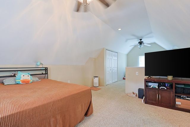 179 Lakeview Ave, Tyngsborough, MA 01879