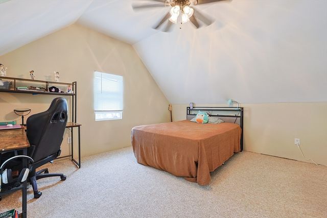 179 Lakeview Ave, Tyngsborough, MA 01879