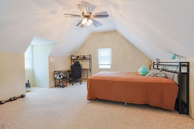 179 Lakeview Ave, Tyngsborough, MA 01879