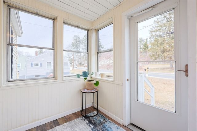 179 Lakeview Ave, Tyngsborough, MA 01879