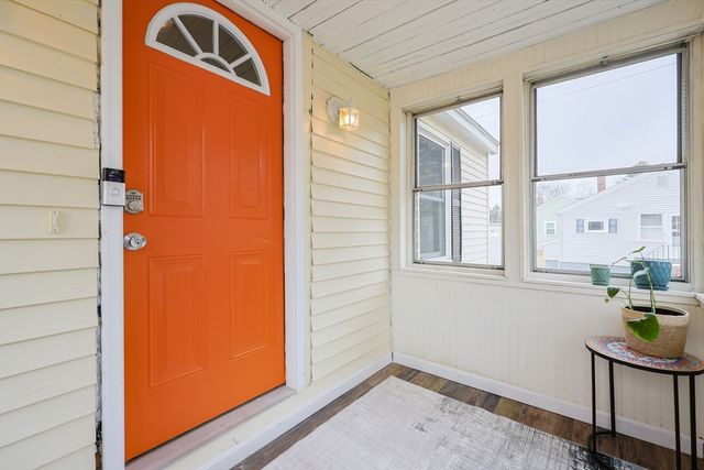 179 Lakeview Ave, Tyngsborough, MA 01879