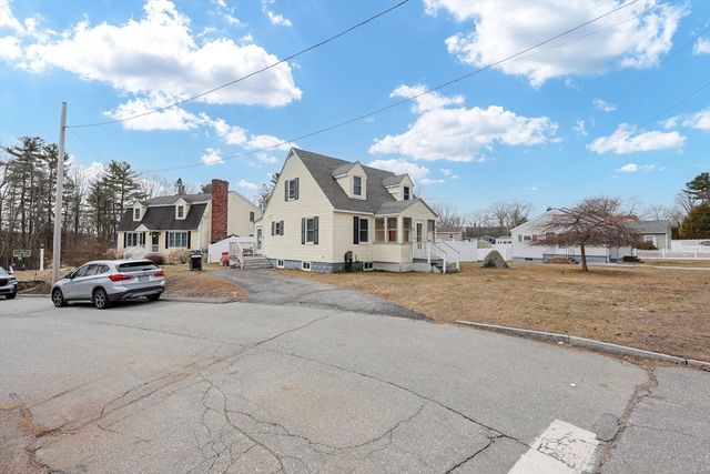 179 Lakeview Ave, Tyngsborough, MA 01879