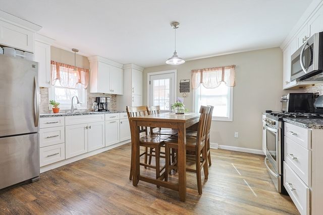 179 Lakeview Ave, Tyngsborough, MA 01879