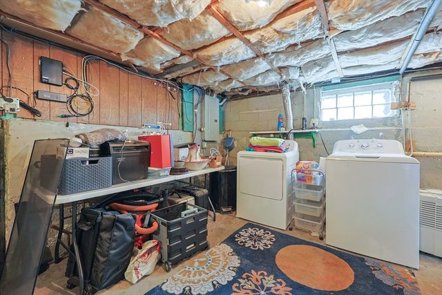 179 Lakeview Ave, Tyngsborough, MA 01879