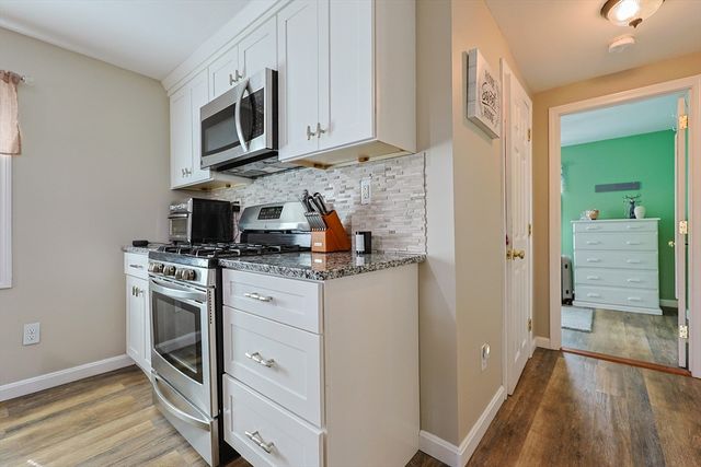 179 Lakeview Ave, Tyngsborough, MA 01879