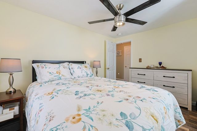 179 Lakeview Ave, Tyngsborough, MA 01879