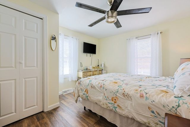 179 Lakeview Ave, Tyngsborough, MA 01879