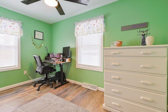 179 Lakeview Ave, Tyngsborough, MA 01879