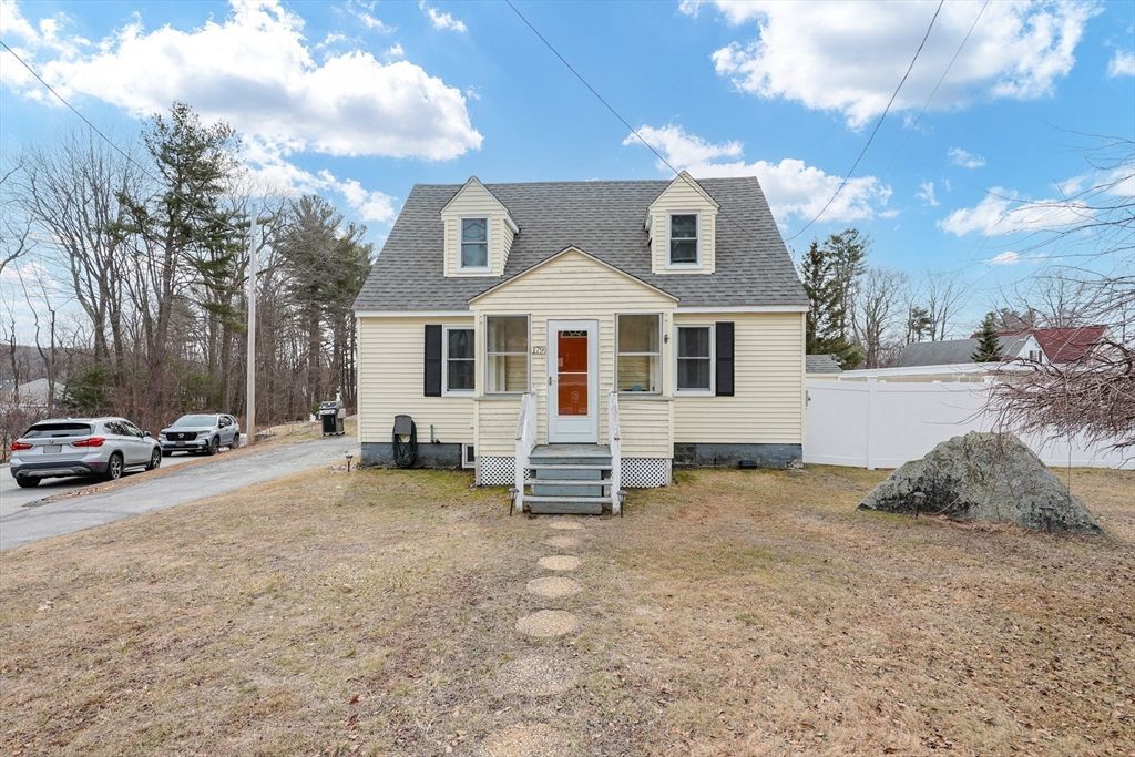 179 Lakeview Ave, Tyngsborough, MA 01879